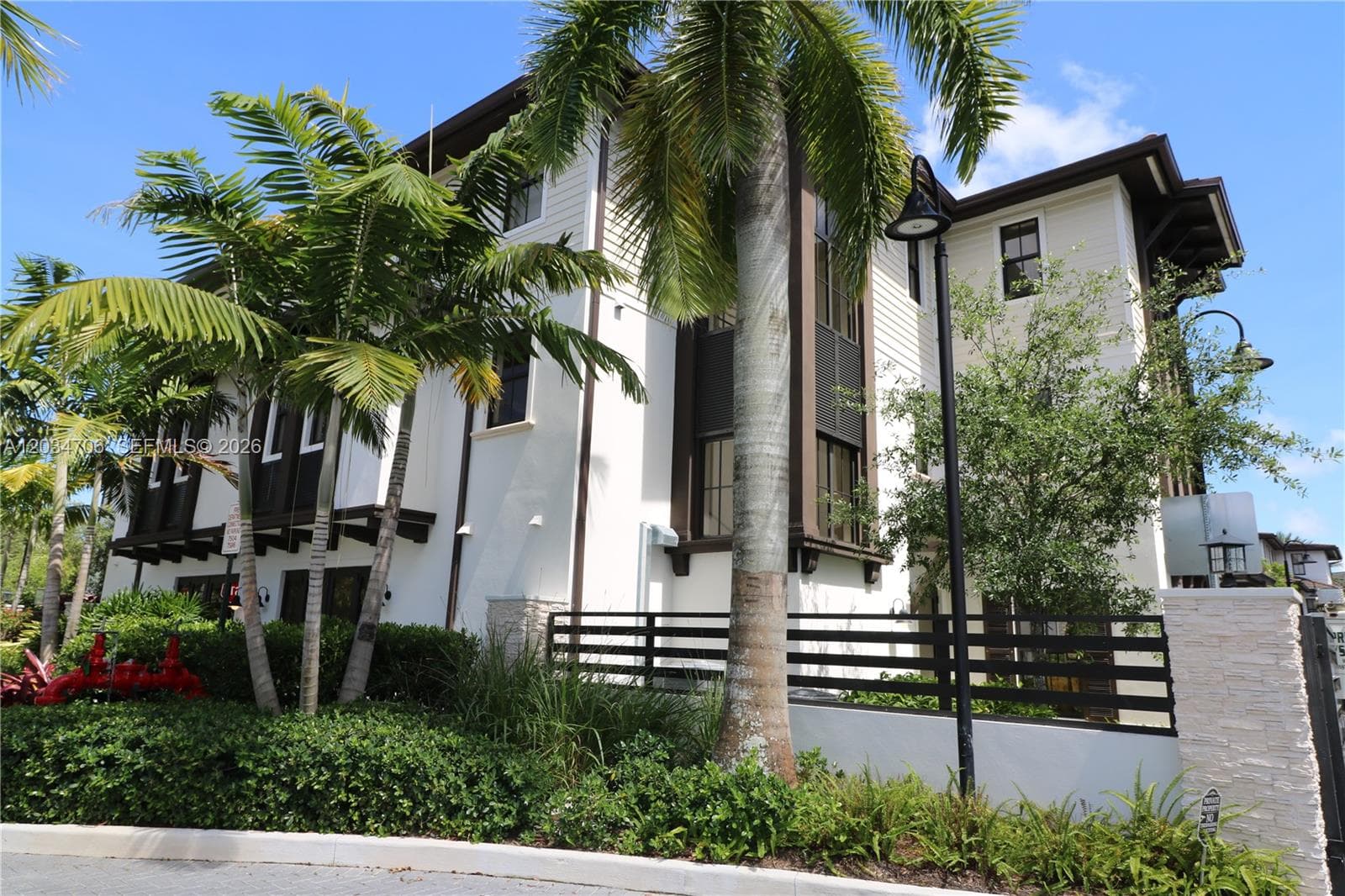 7504 SW 100th St, Pinecrest FL 33156 photo 2