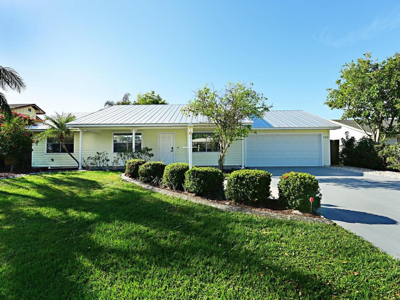 598 NE Maranta Terrado, Jensen Beach FL 34957 photo 2