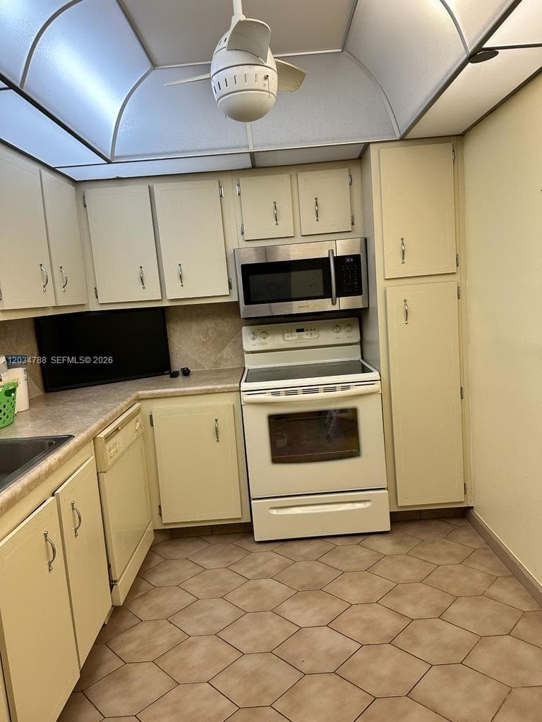 900 Saint Charles Pl # 708, Pembroke Pines FL 33026 photo 2