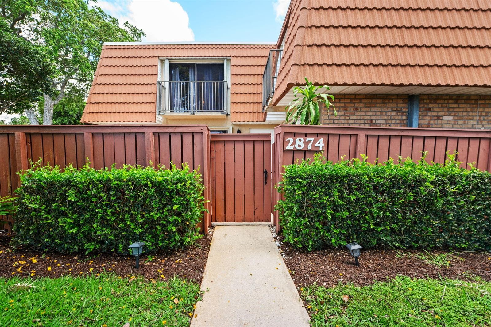 2874 Waterford Drive S, Deerfield Beach FL 33442 photo 2