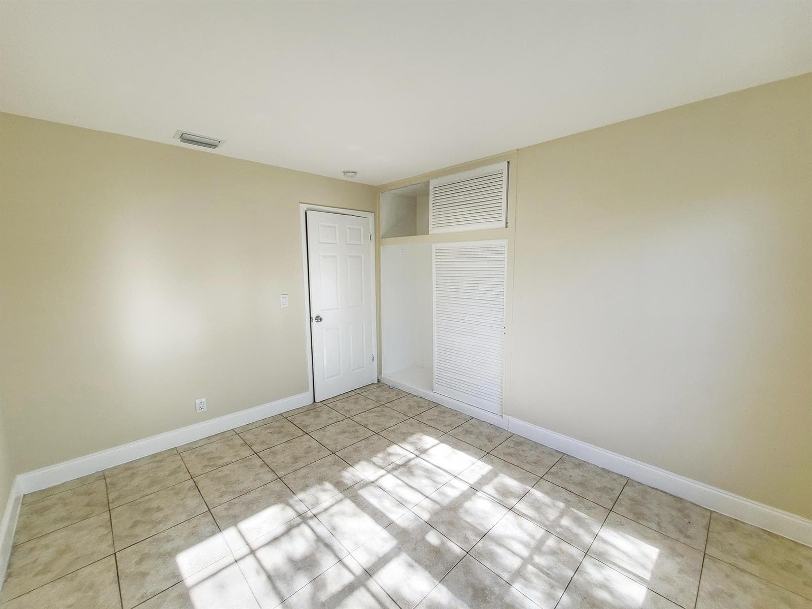 420 Blue Heron Boulevard # 2, West Palm Beach FL 33404 photo 3