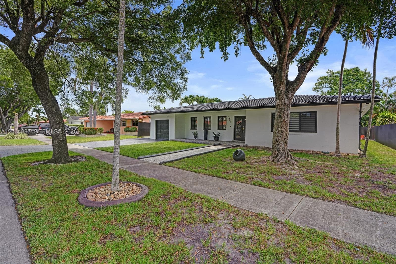 14021 Cypress Ct, Miami Lakes FL 33014 photo 2