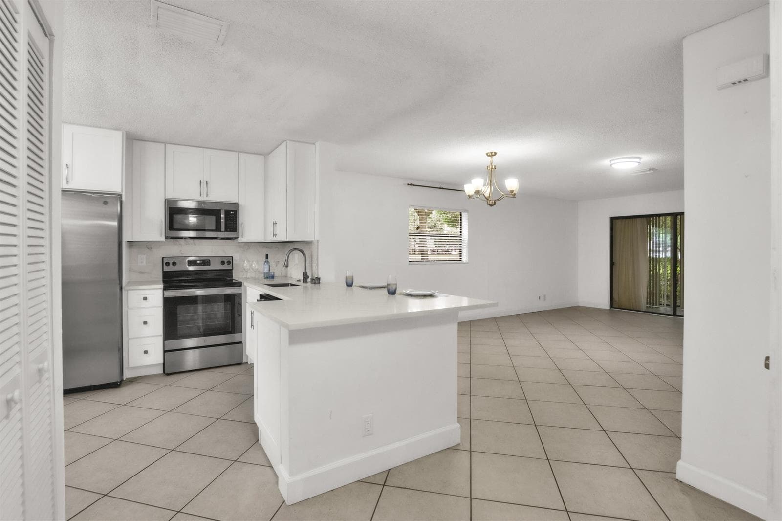2112 NW 45th Avenue, Coconut Creek FL 33066 photo 2