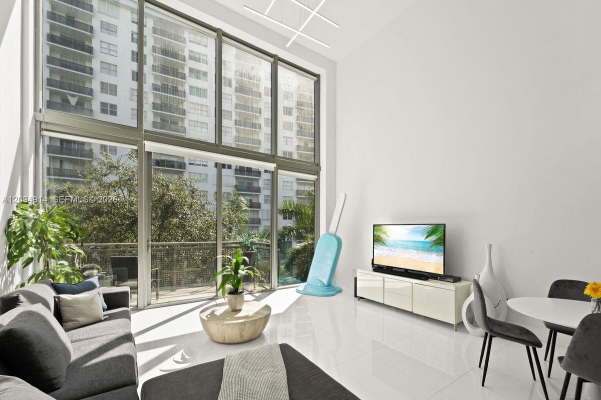 6000 Collins Ave # 517, Miami Beach FL 33140 photo 2