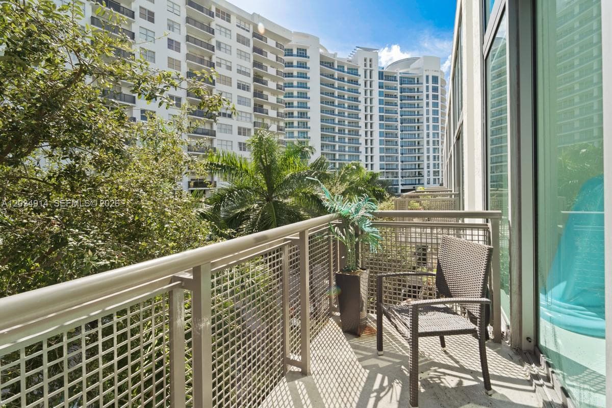 6000 Collins Ave # 517, Miami Beach FL 33140 photo 4