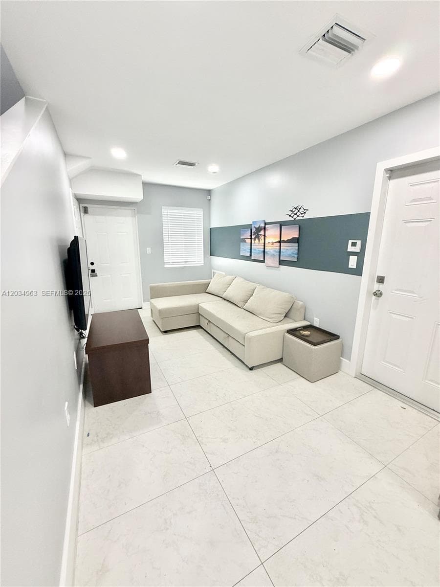 932 NW 2nd St, Fort Lauderdale FL 33311 photo 2