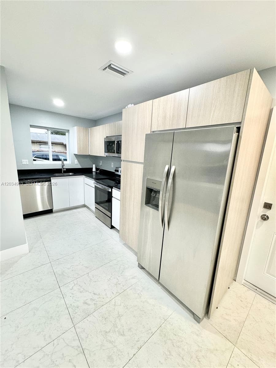 932 NW 2nd St, Fort Lauderdale FL 33311 photo 5