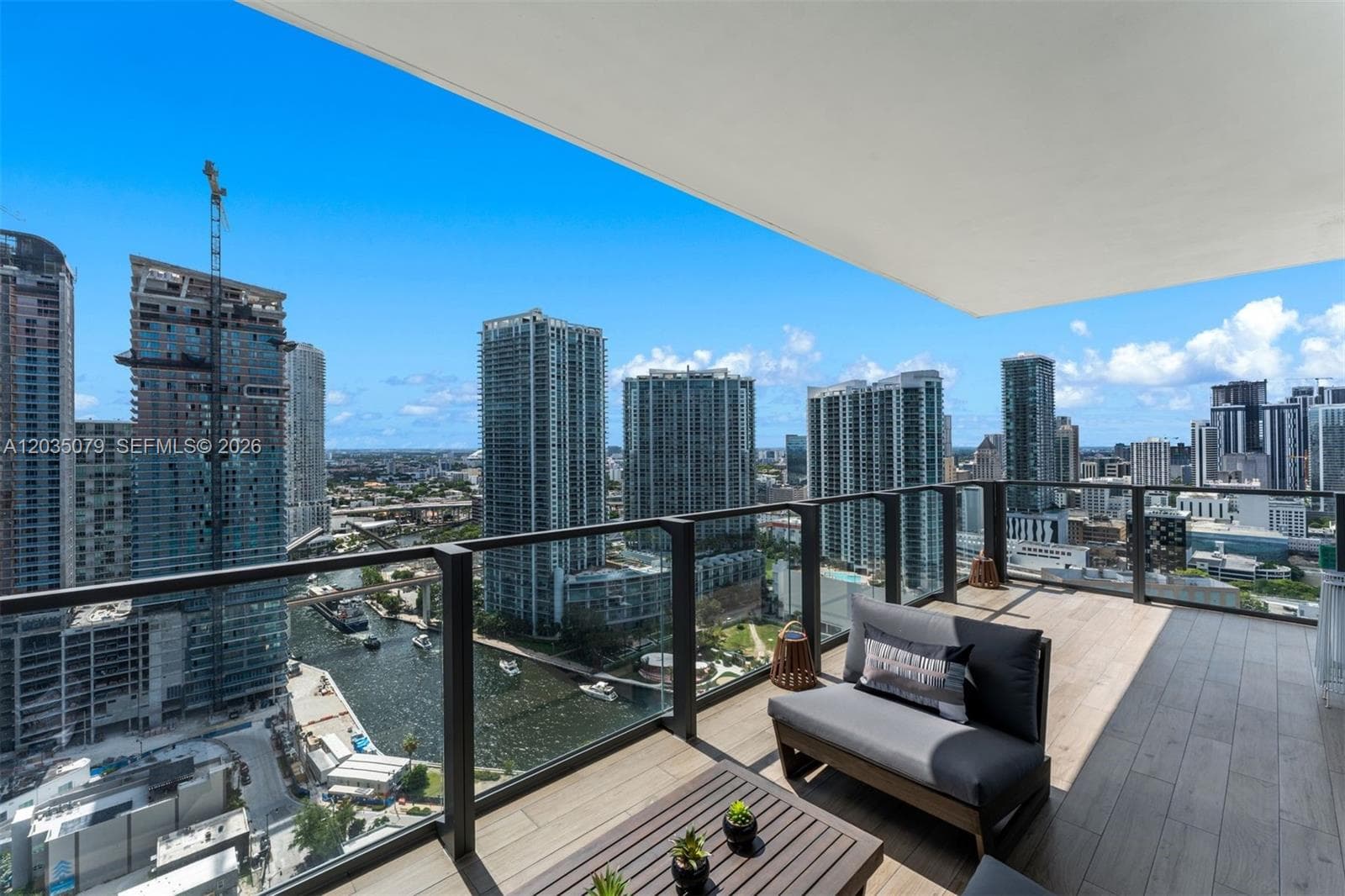 68 SE 6th St # 2612, Miami FL 33131 photo 4