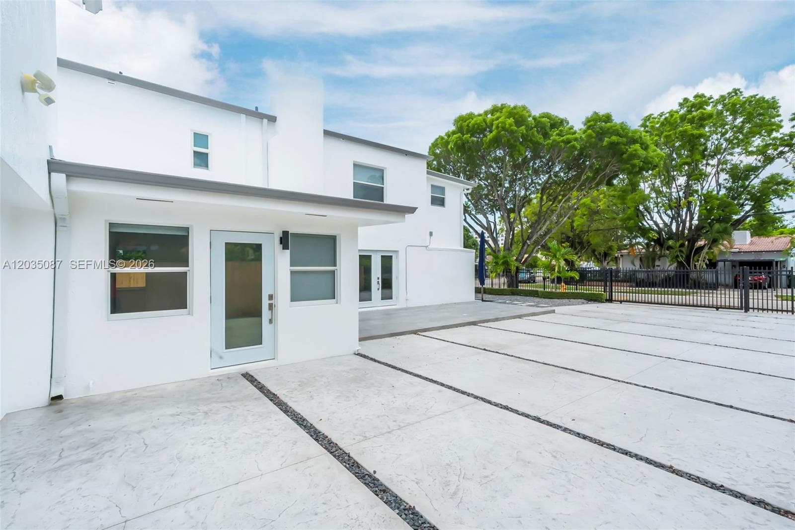 590 SW 23rd Ave, Miami FL 33135 photo 2