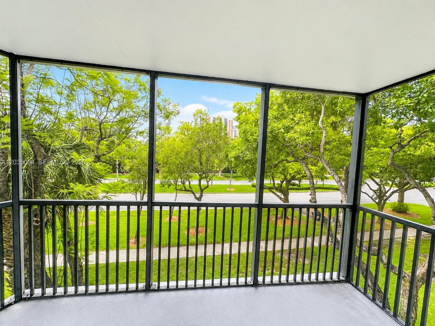 3301 N Country Club Dr # 305, Aventura FL 33180 photo 4