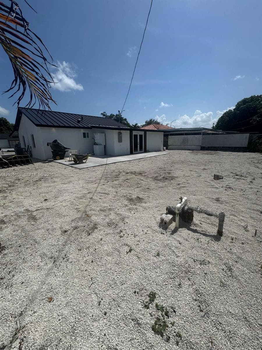 841 NE 4th Pl, Hialeah FL 33010 photo 3