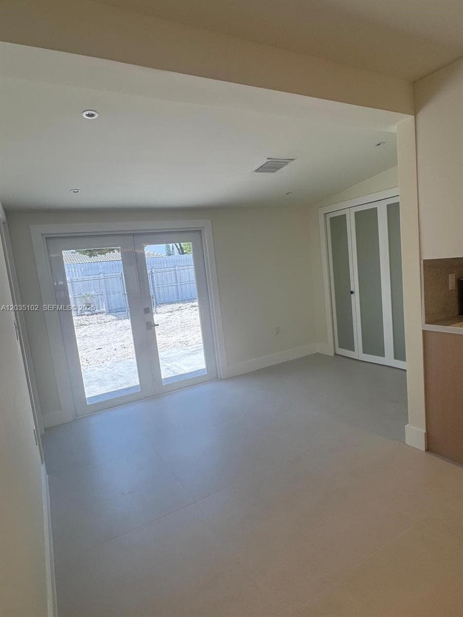 841 NE 4th Pl, Hialeah FL 33010 photo 5