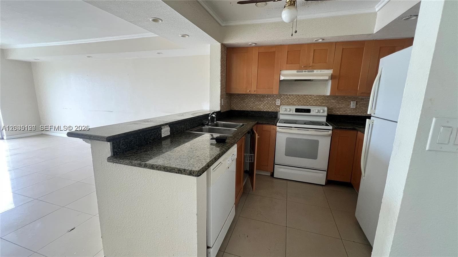 486 NW 165th St Rd # 606, Miami FL 33169 photo 2