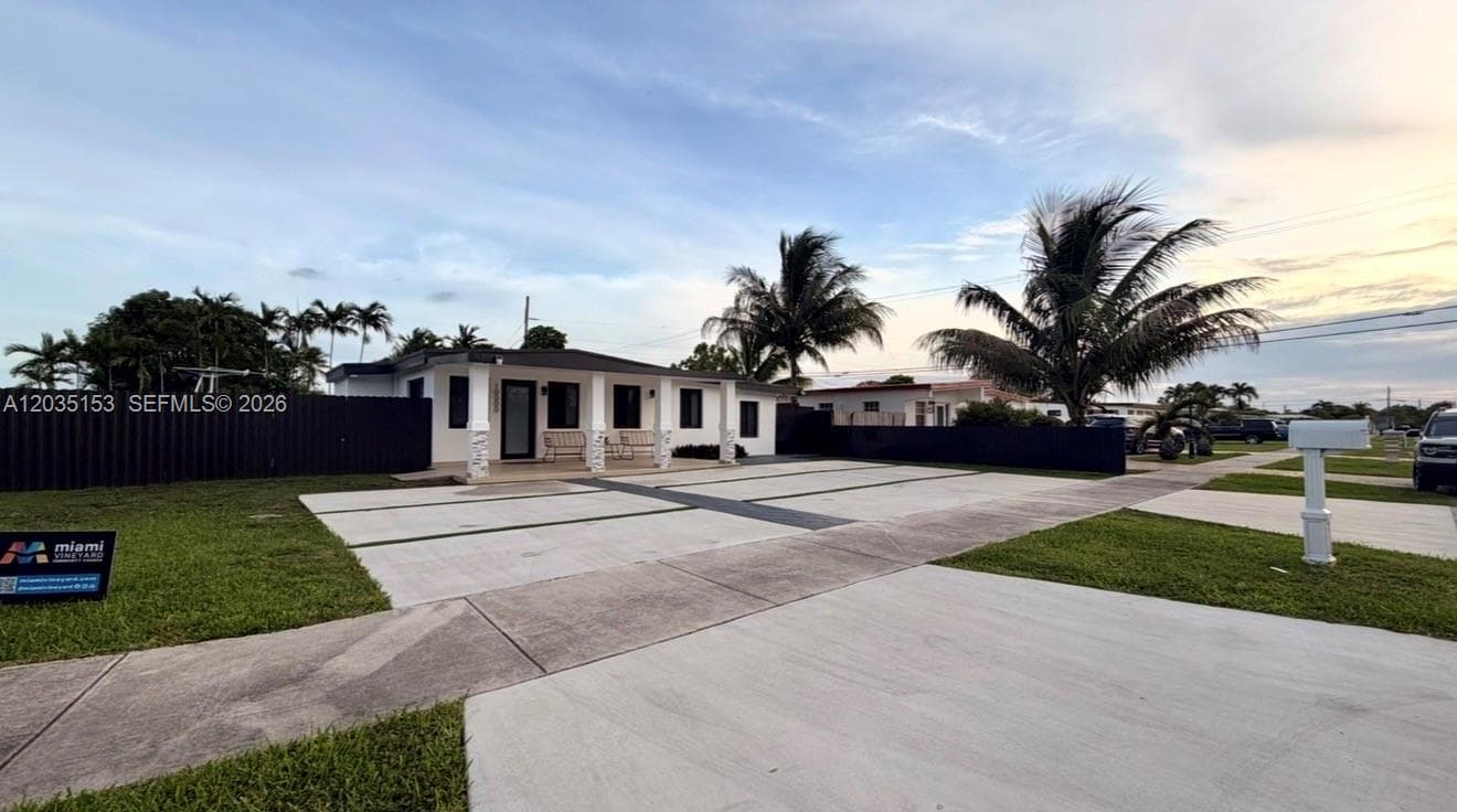 10000 SW 43rd St, Miami FL 33165 photo 2