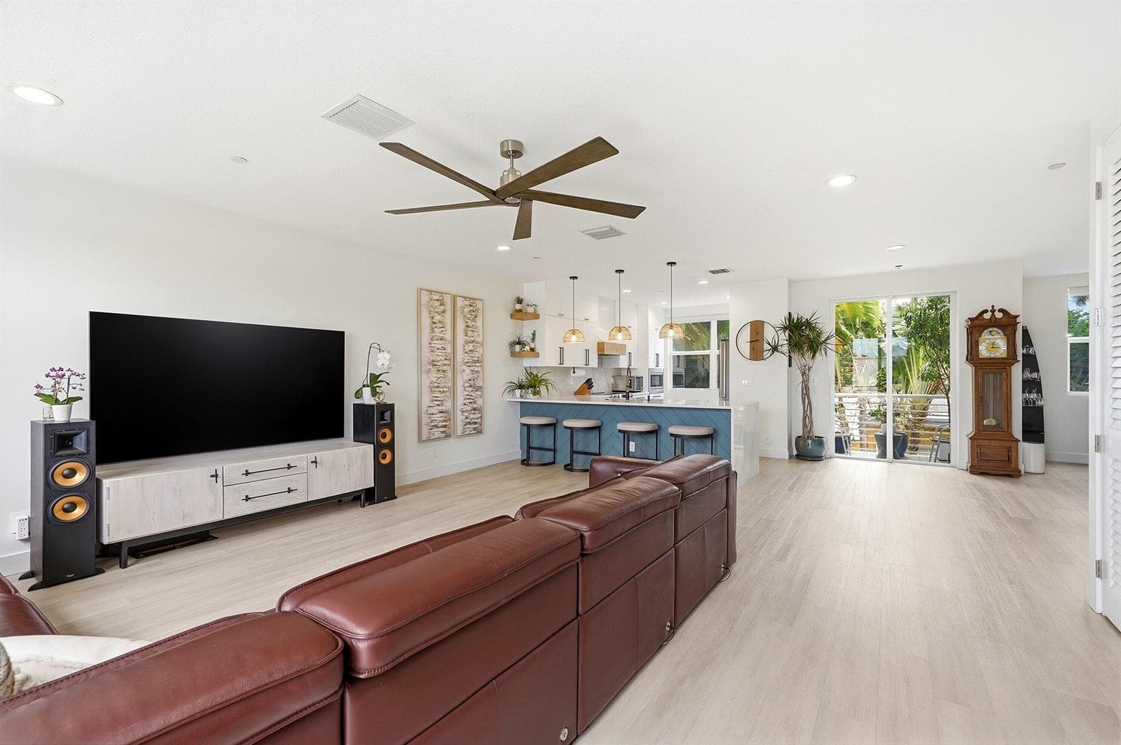 1210 NE 11th Avenue, Fort Lauderdale FL 33304 photo 4