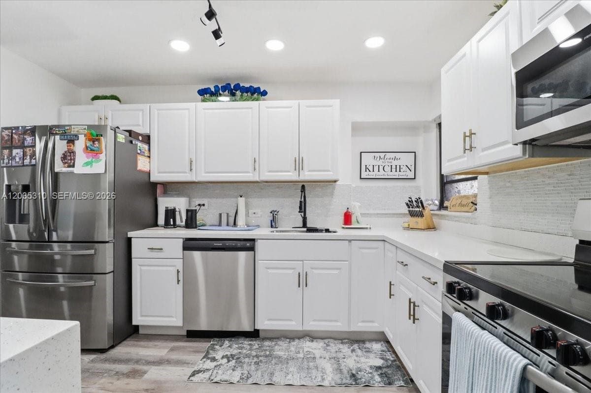 7551 Polk St, Hollywood, FL 33024 photo 2