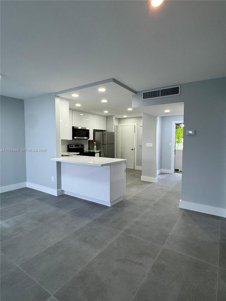 1680 NE 191st St # 310-2, Miami, FL 33179 photo 2