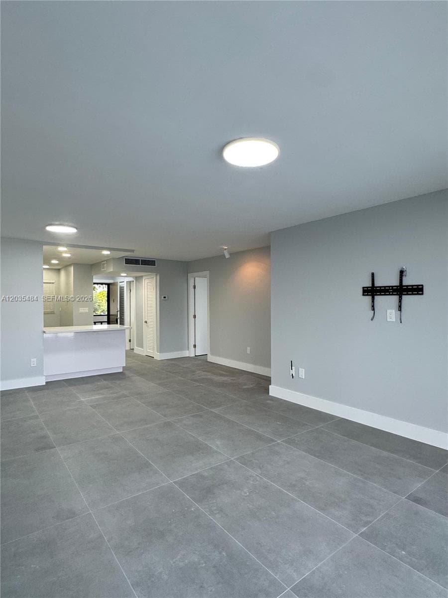 1680 NE 191st St # 310-2, Miami, FL 33179 photo 3
