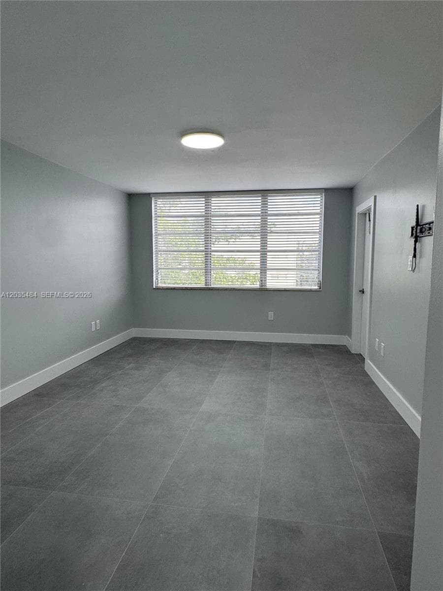 1680 NE 191st St # 310-2, Miami, FL 33179 photo 4