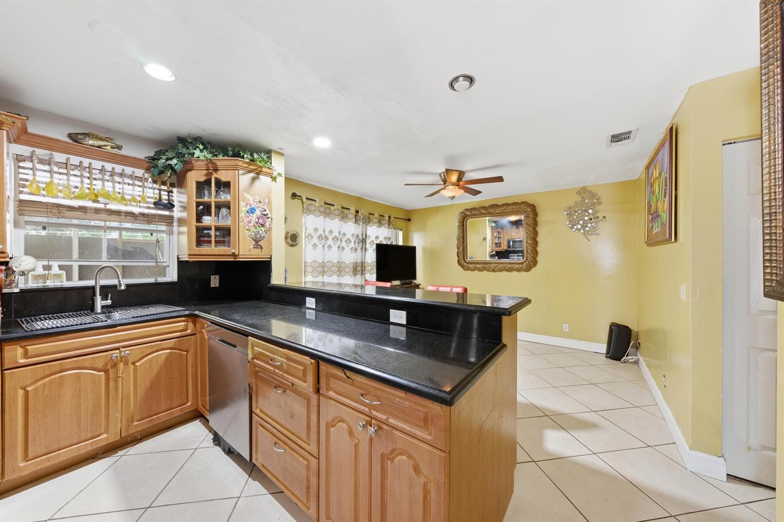 6582 Bayfront Drive, Margate FL 33063 photo 2