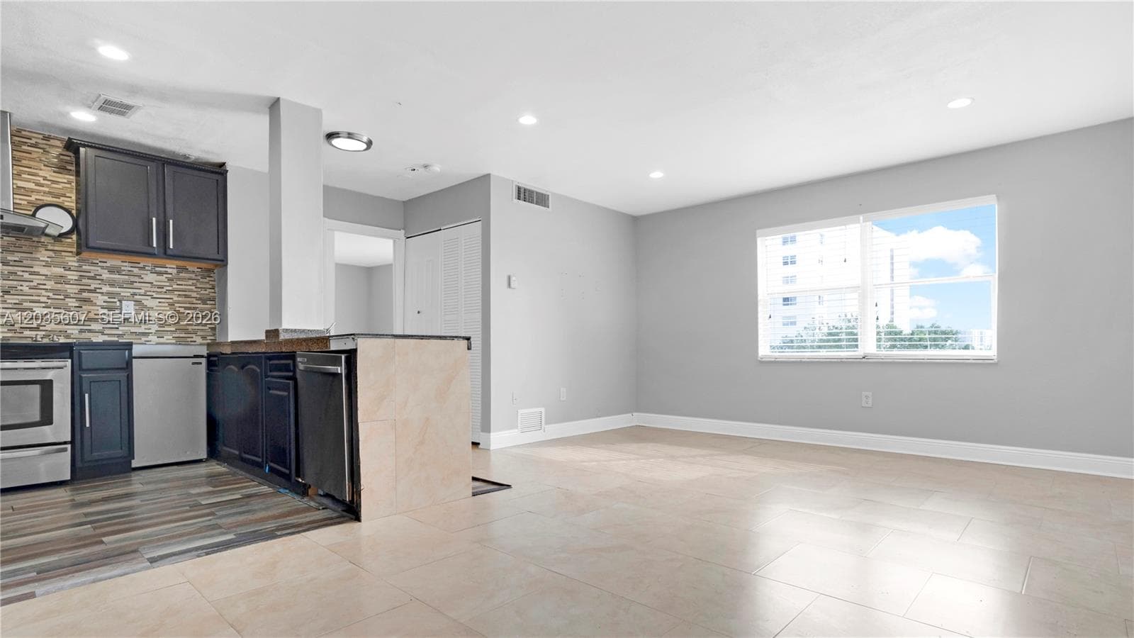 7925 Carlyle Ave # 403, Miami Beach FL 33141 photo 2