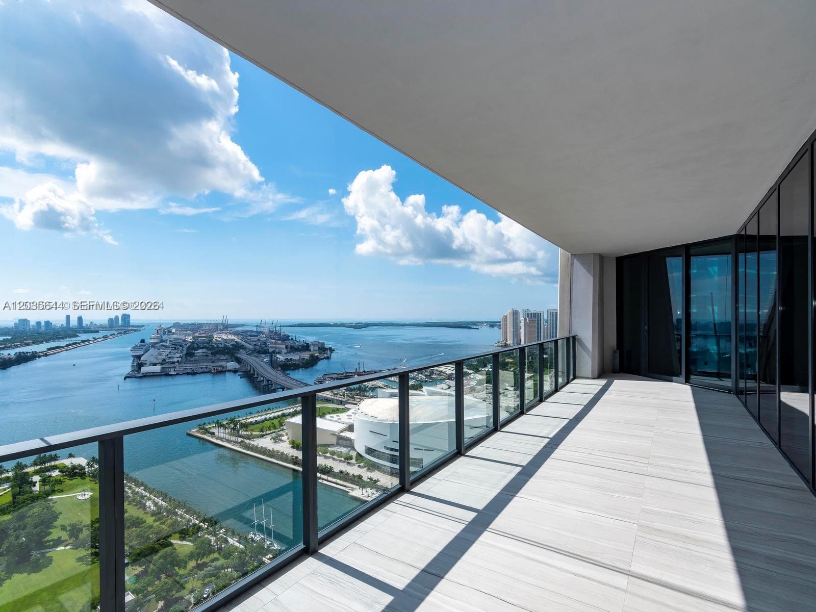 1000 Biscayne Blvd # 4802, Miami FL 33132 photo 2