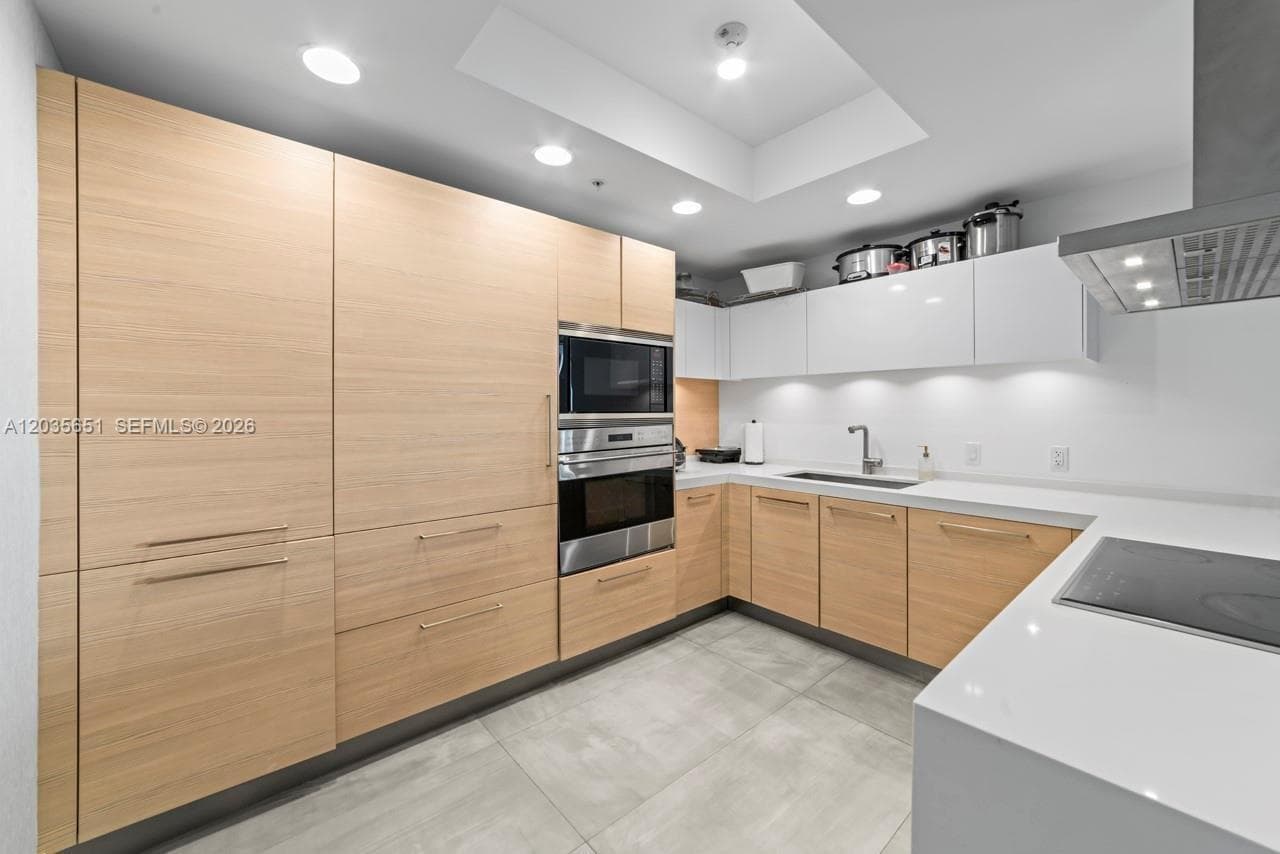 17111 Biscayne Blvd # 503, North Miami Beach FL 33160 photo 3