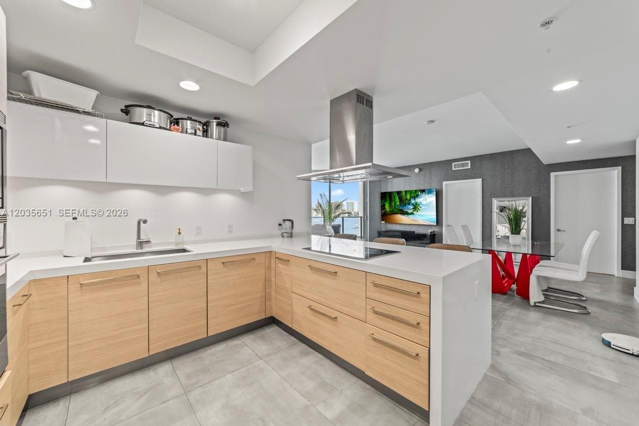 17111 Biscayne Blvd # 503, North Miami Beach FL 33160 photo 5