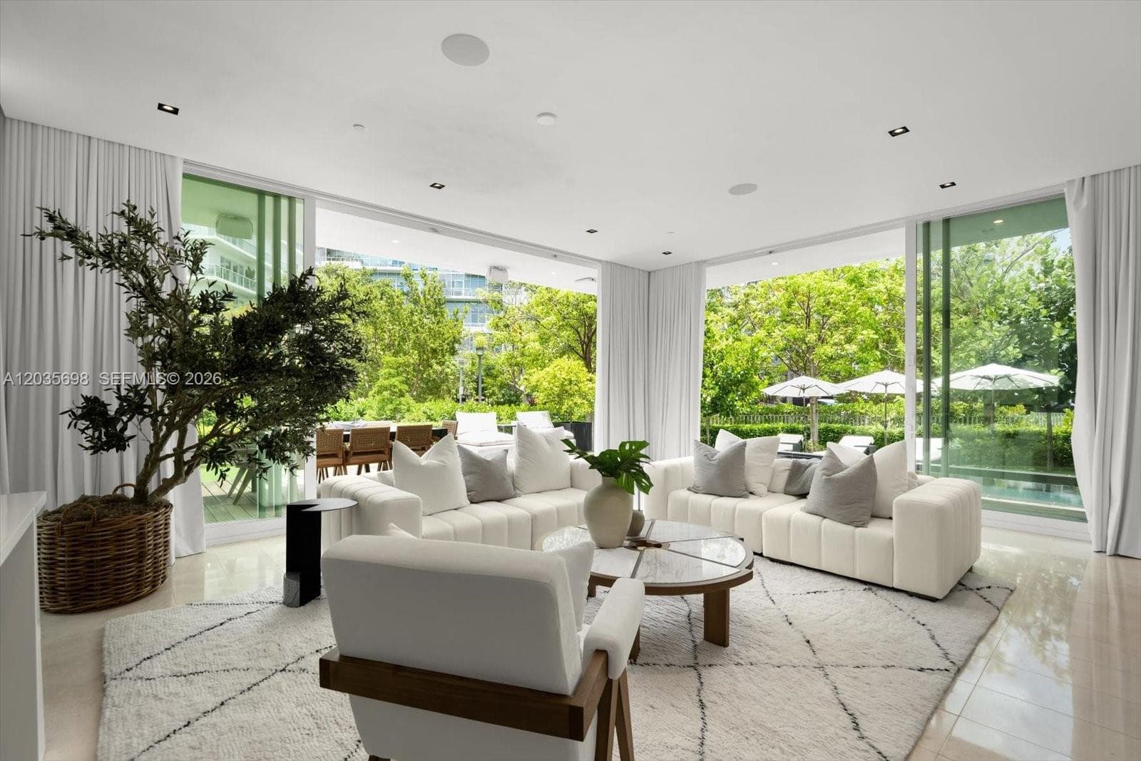 810 W 47 CT, Miami Beach FL 33140 photo 2