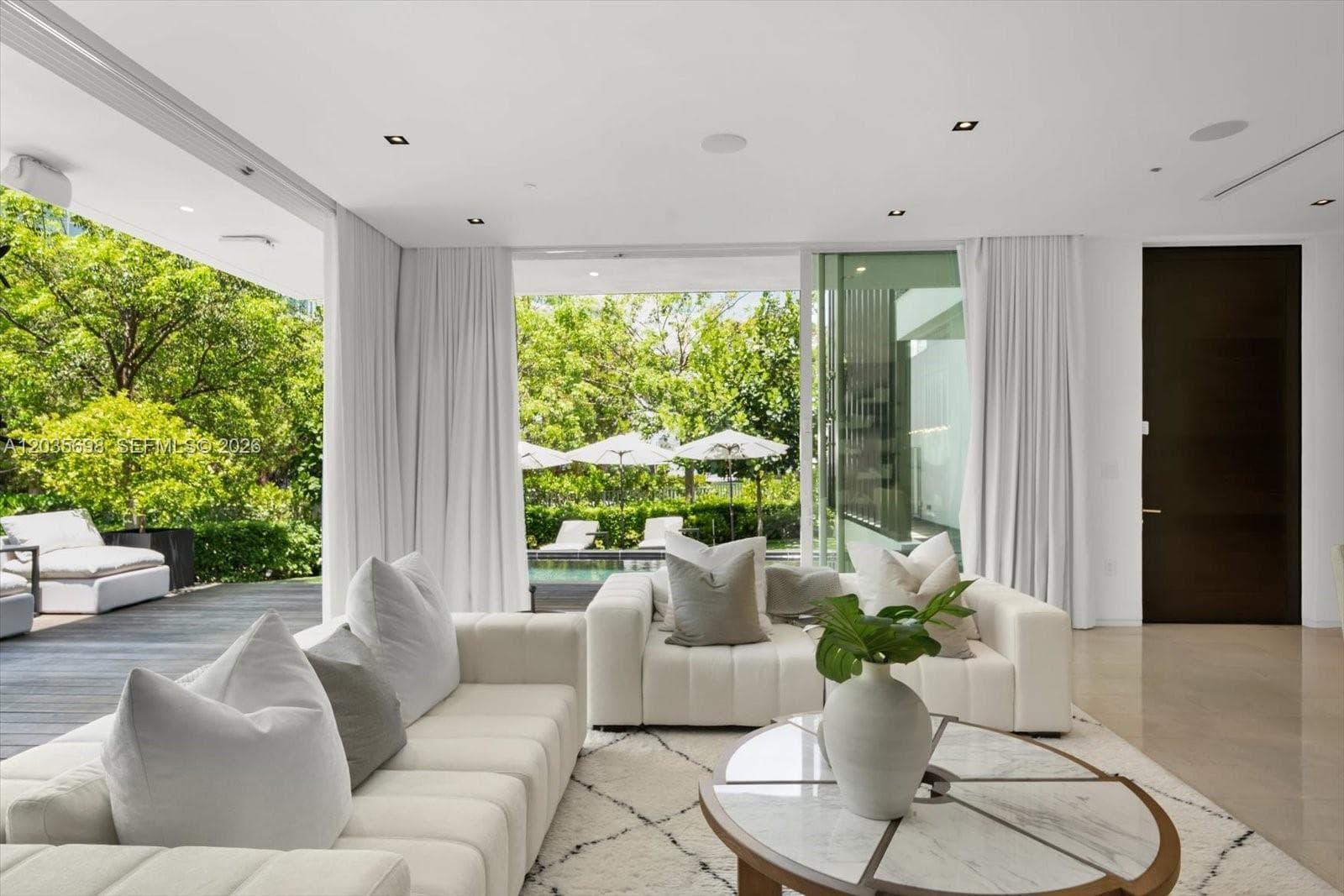 810 W 47 CT, Miami Beach FL 33140 photo 4