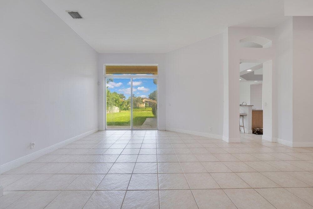 5005 NW 57th Terrace, Coral Springs FL 33067 photo 3