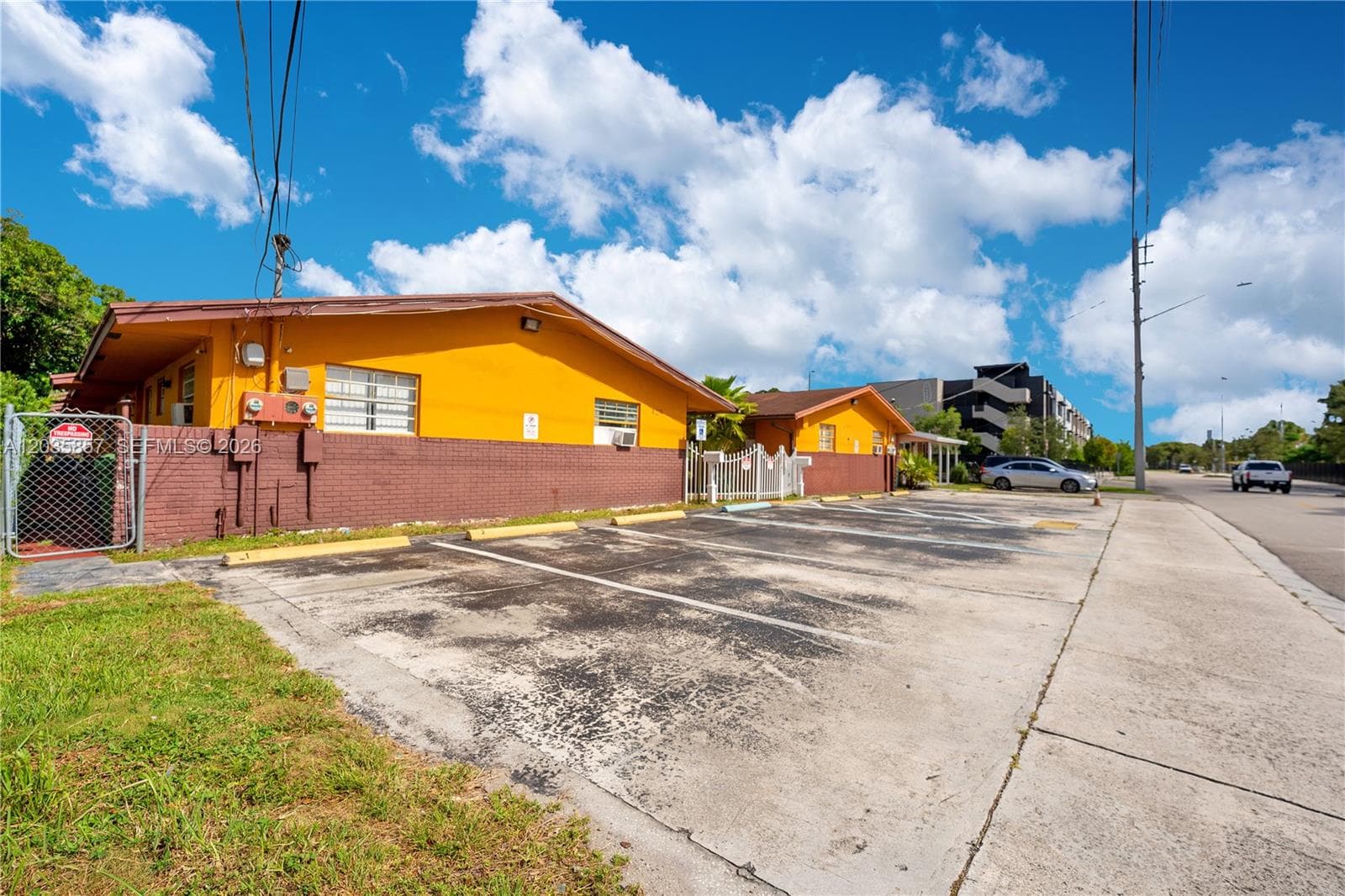 129-131 SE 5th St, Hallandale Beach FL 33009 photo 2
