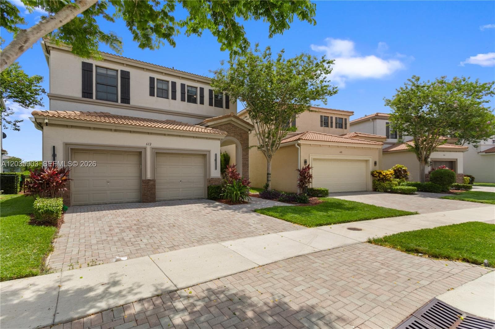 612 NE 193rd St, Miami FL 33179 photo 2