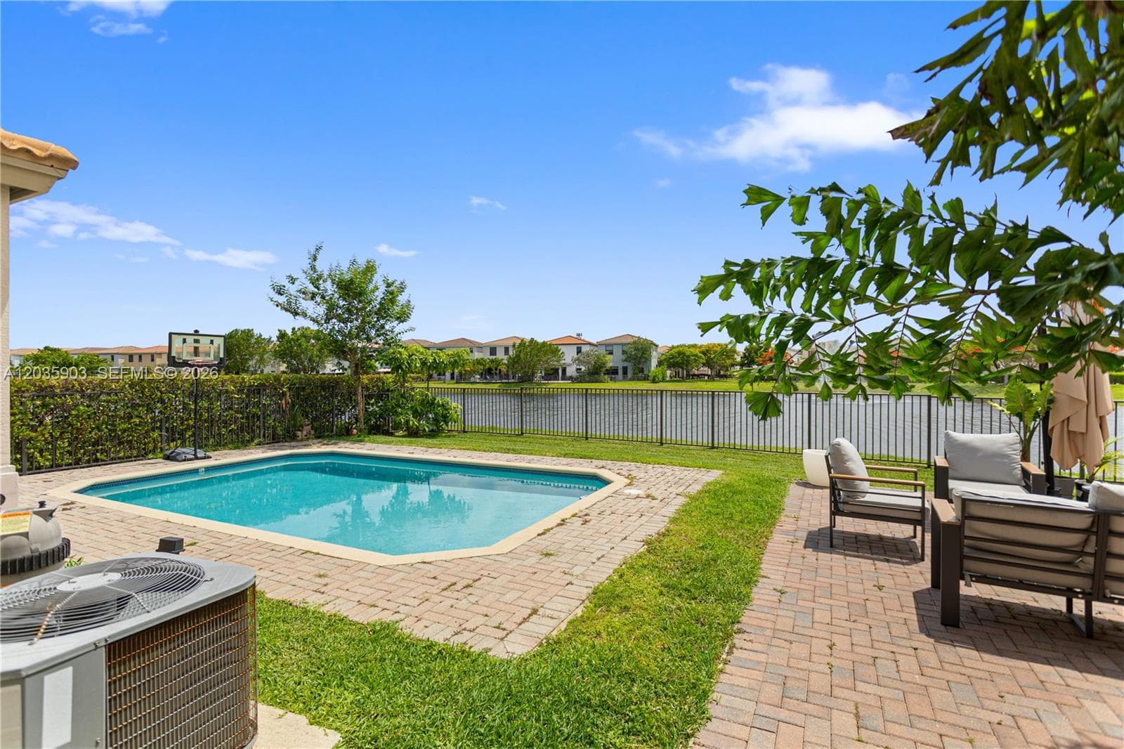 612 NE 193rd St, Miami FL 33179 photo 5
