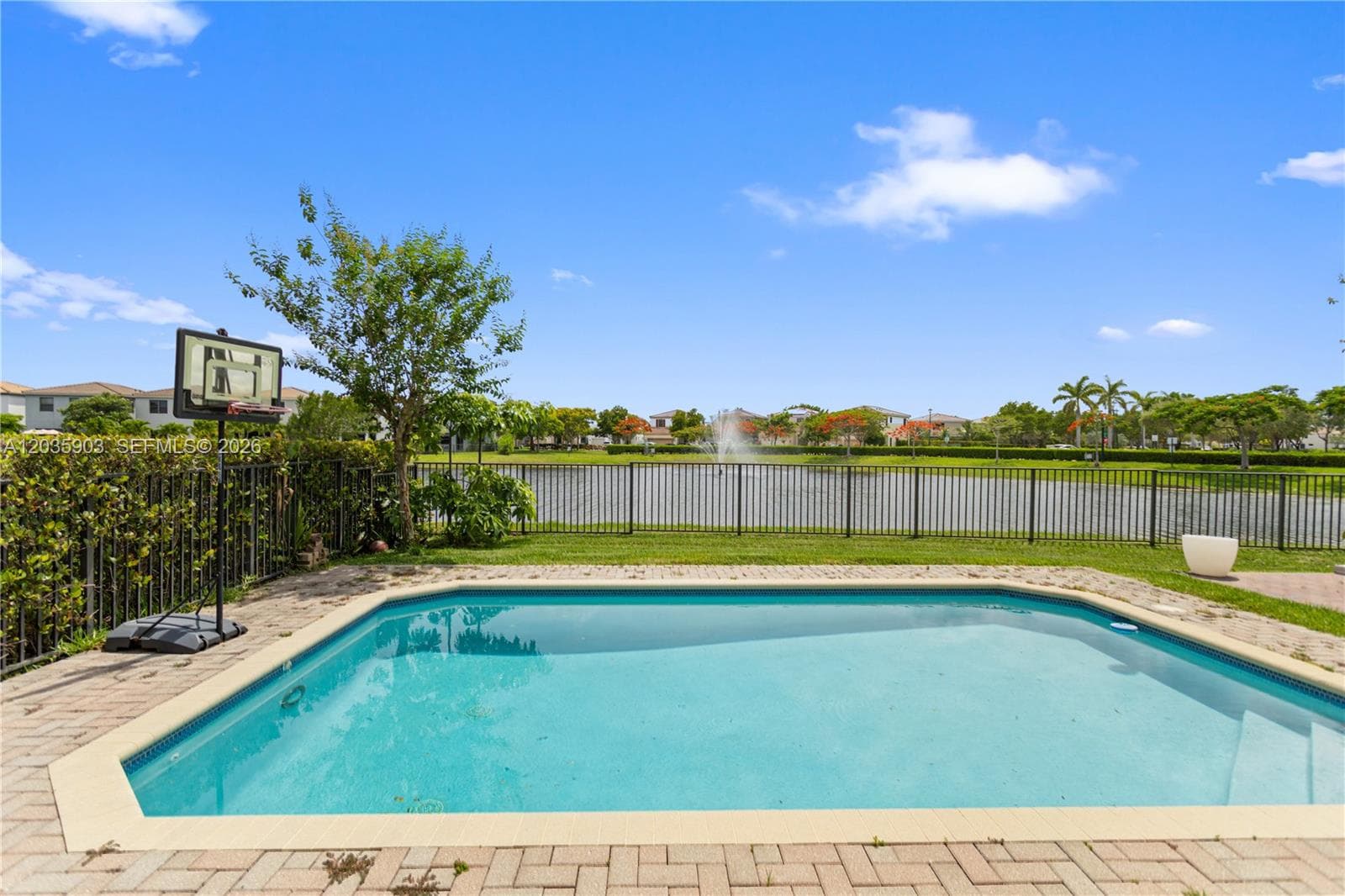 612 NE 193rd St, Miami FL 33179 photo 4