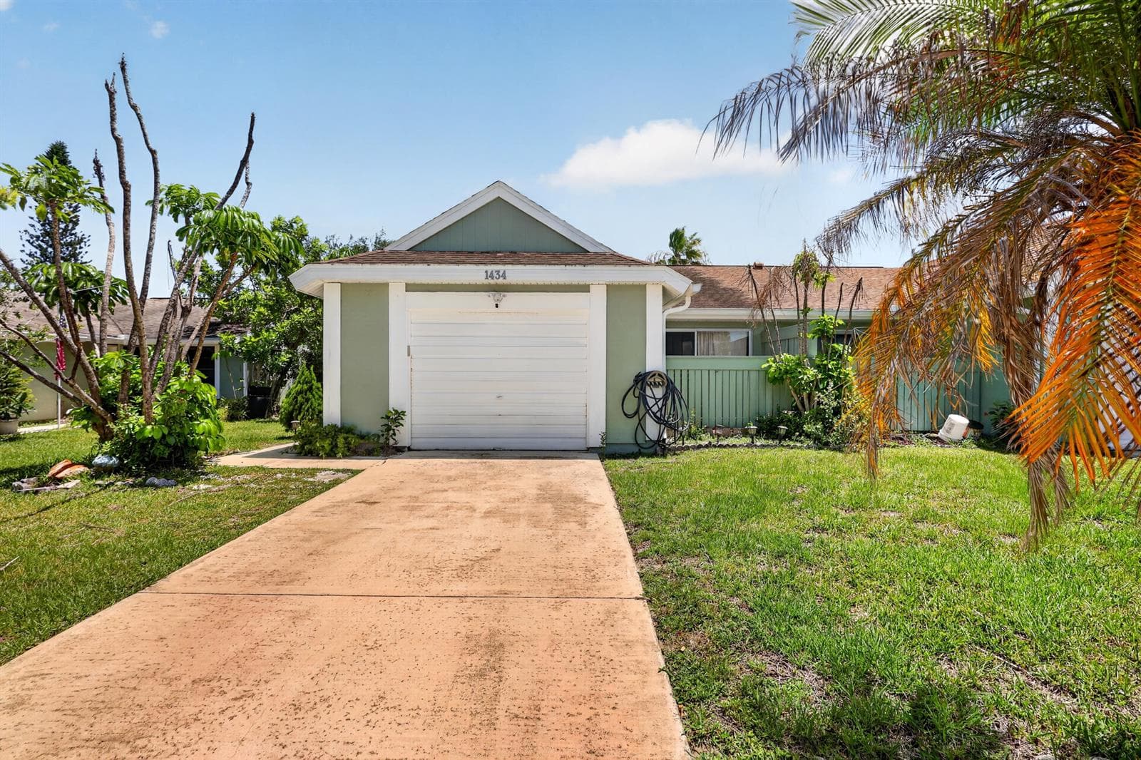 1434 SE Larkwood Circle, FL 34952 photo 2