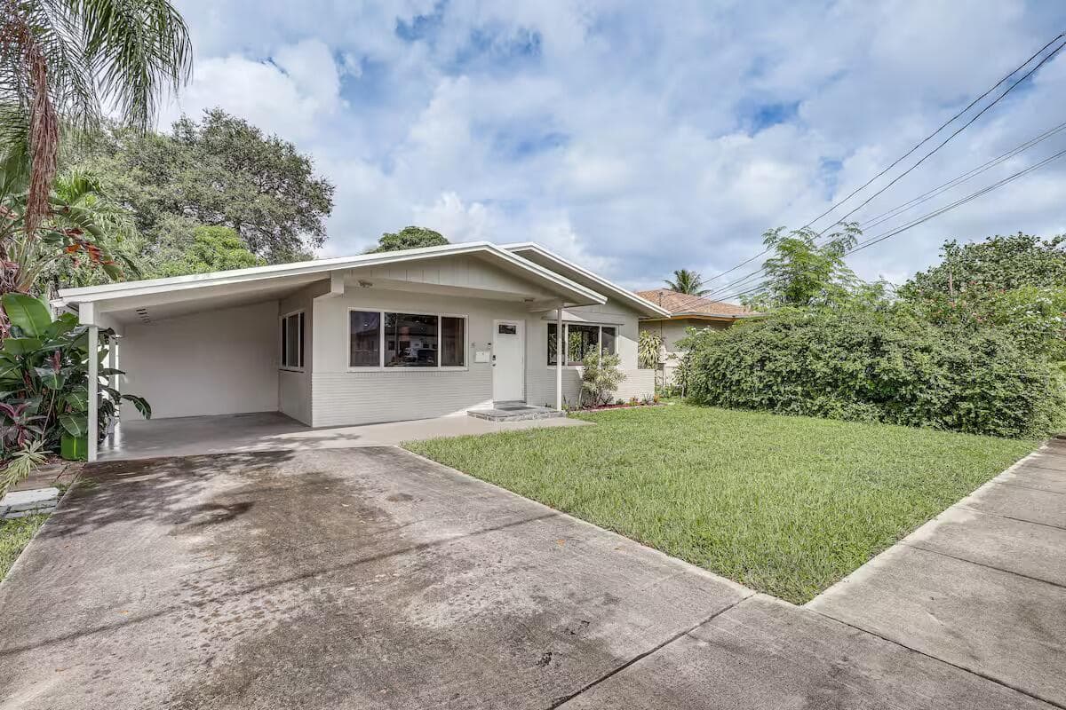 124 SW 2nd Avenue, Hallandale Beach FL 33009 photo 2
