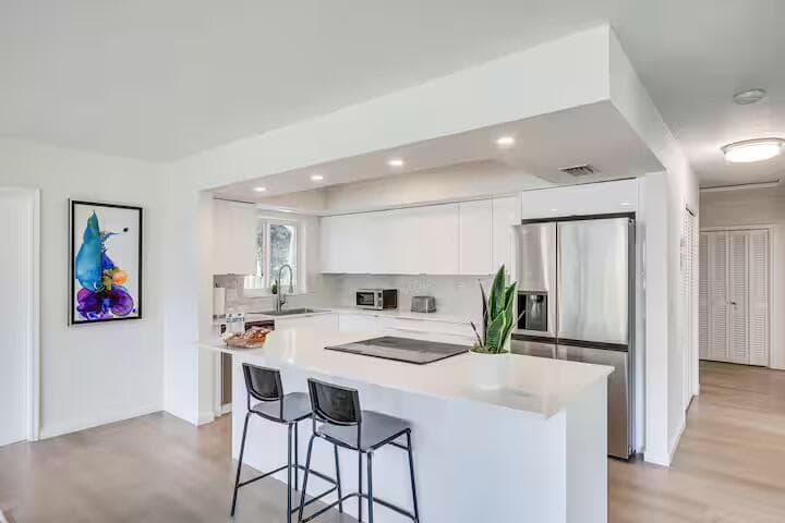 124 SW 2nd Avenue, Hallandale Beach FL 33009 photo 3