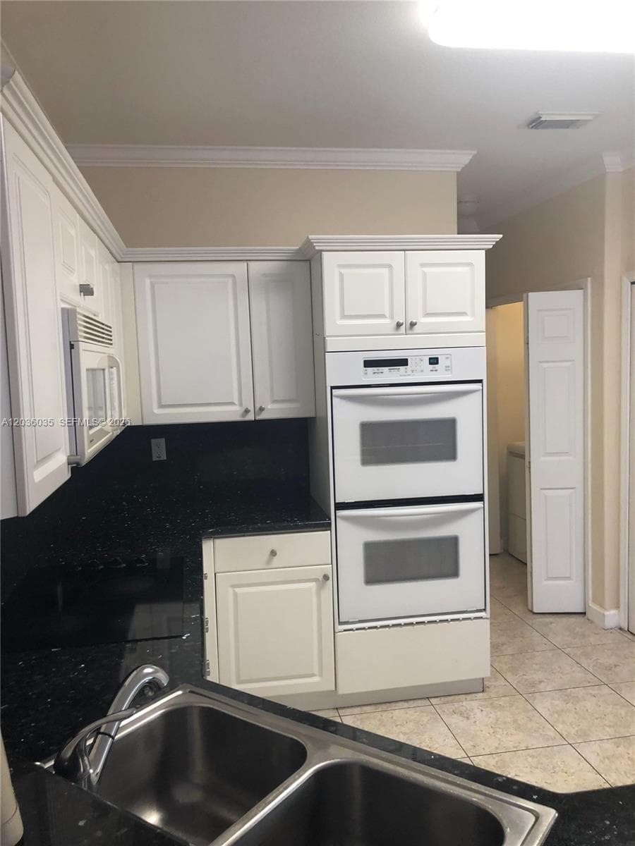11253 NW 47th Ln, Doral FL 33178 photo 2