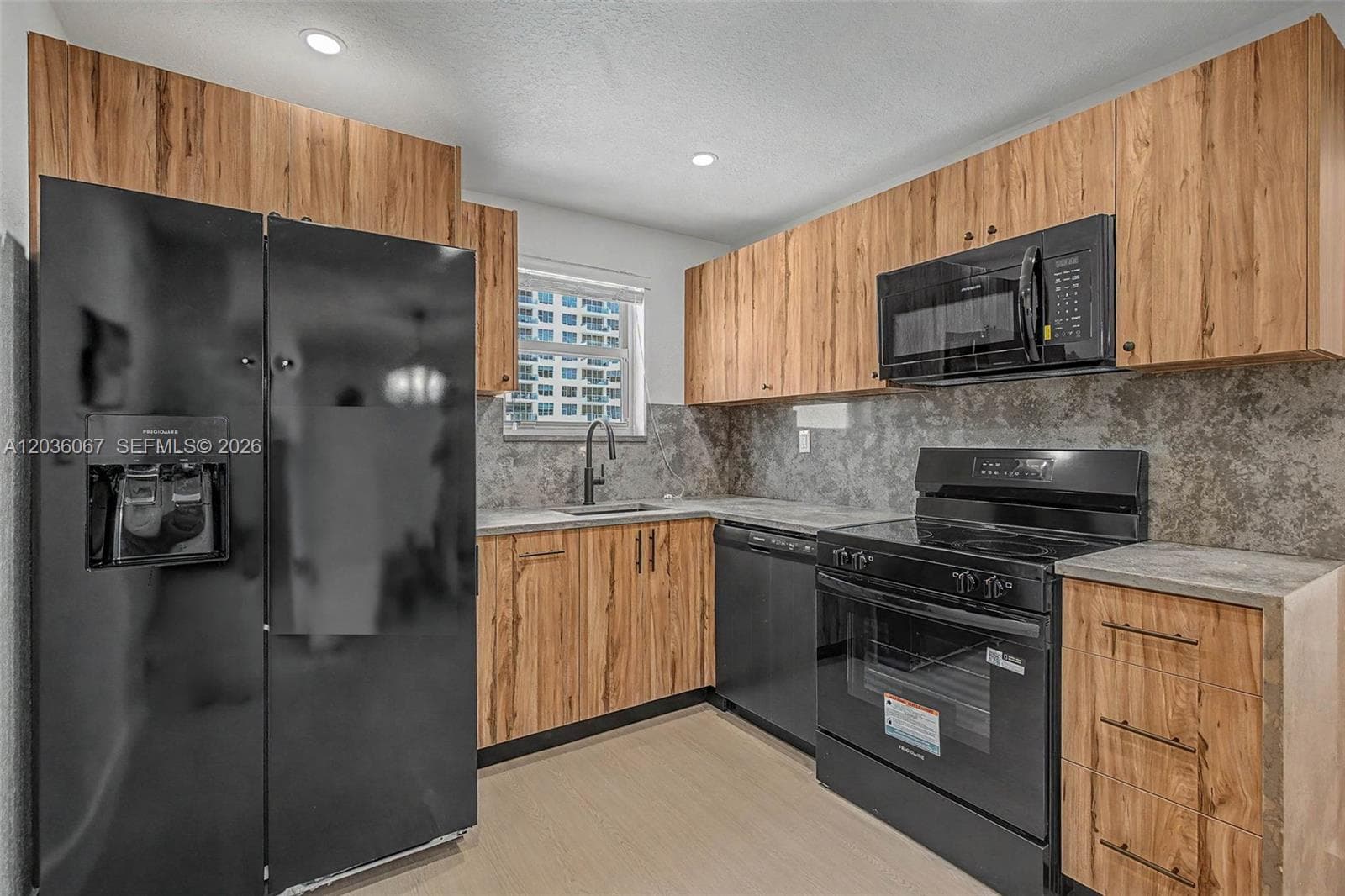 5555 Collins Ave # 7B, Miami Beach FL 33140 photo 2