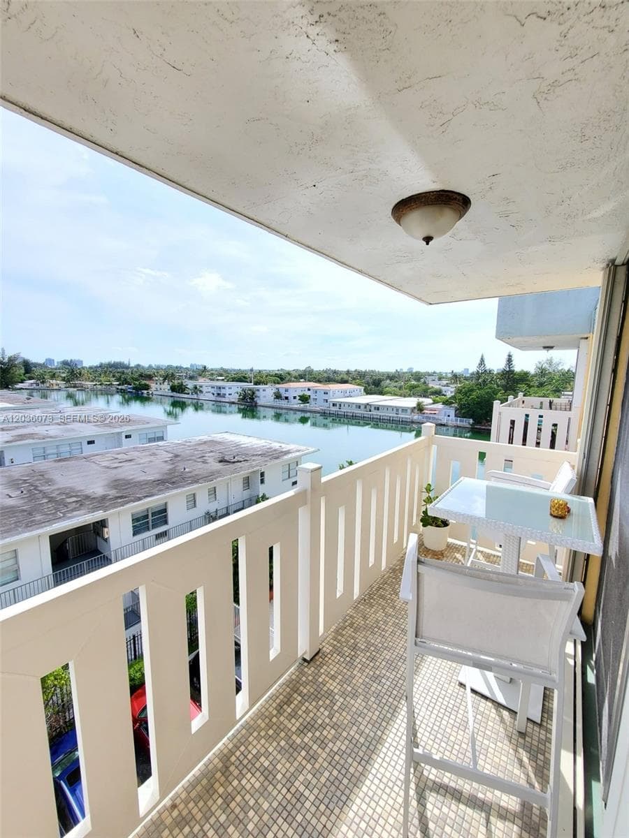 7900 Tatum Waterway Dr # 502, Miami Beach FL 33141 photo 3