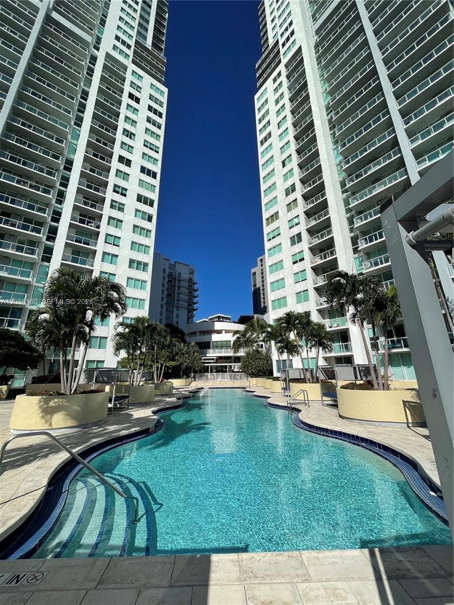 253 NE 2nd St # 2108, Miami FL 33132 photo 2