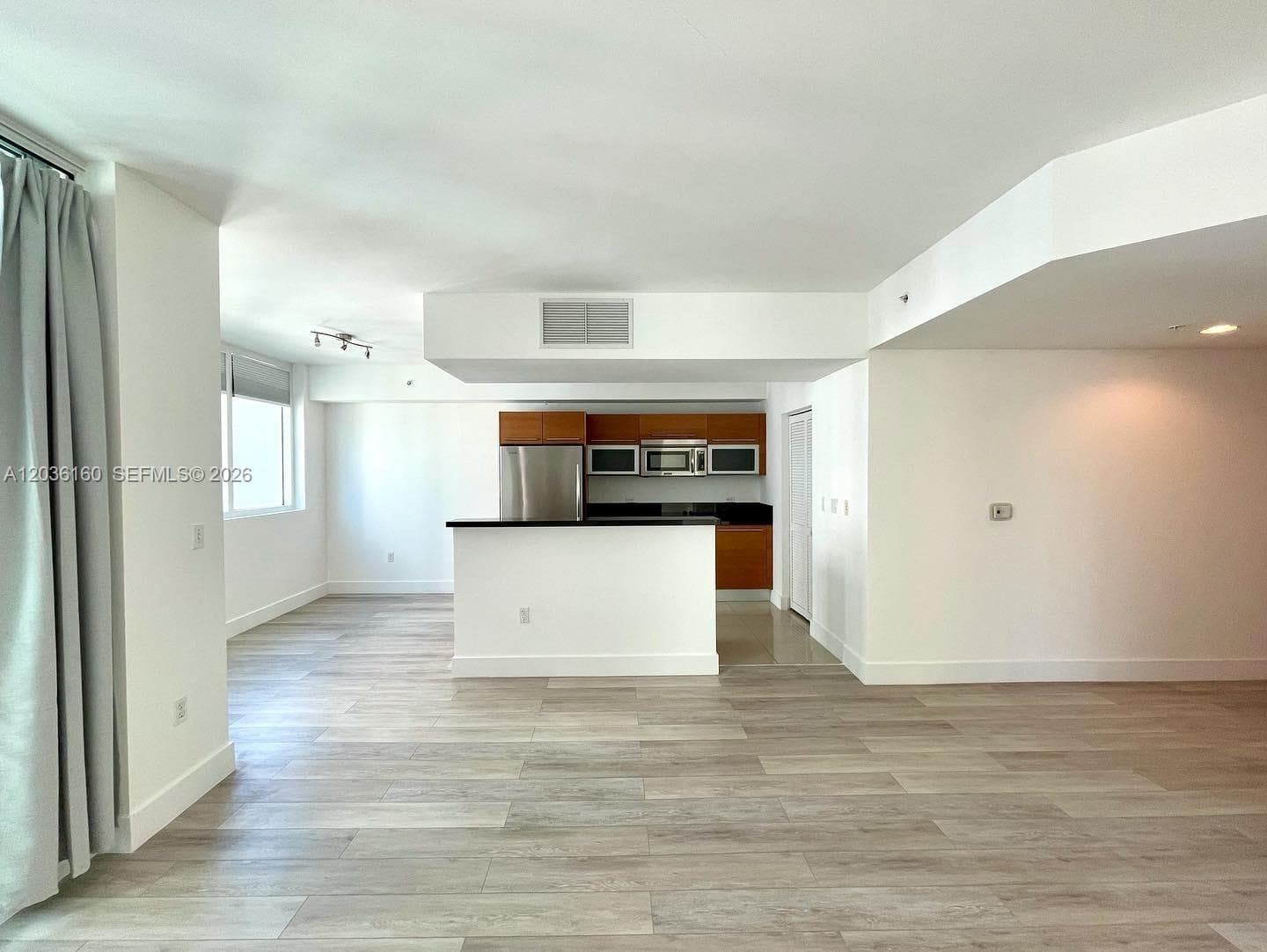 253 NE 2nd St # 2108, Miami FL 33132 photo 3