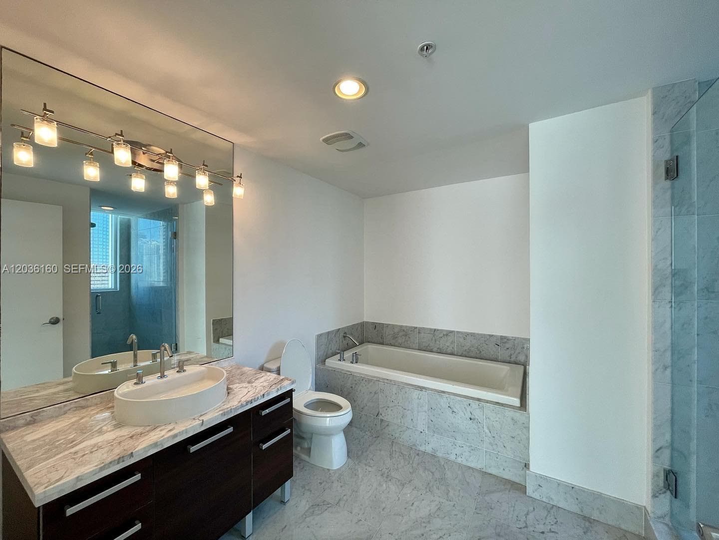 253 NE 2nd St # 2108, Miami FL 33132 photo 5