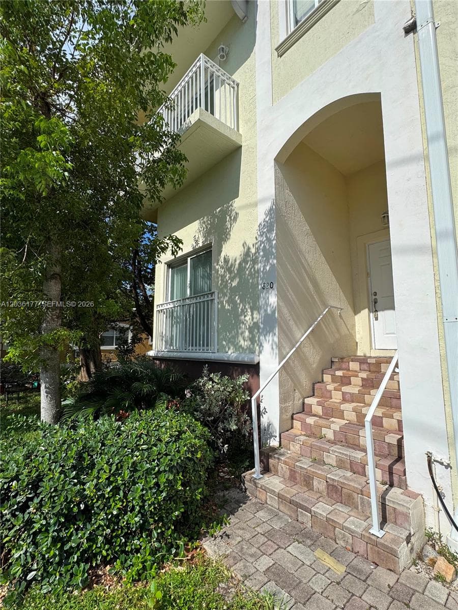 820 N 17th Ave, Hollywood FL 33020 photo 2