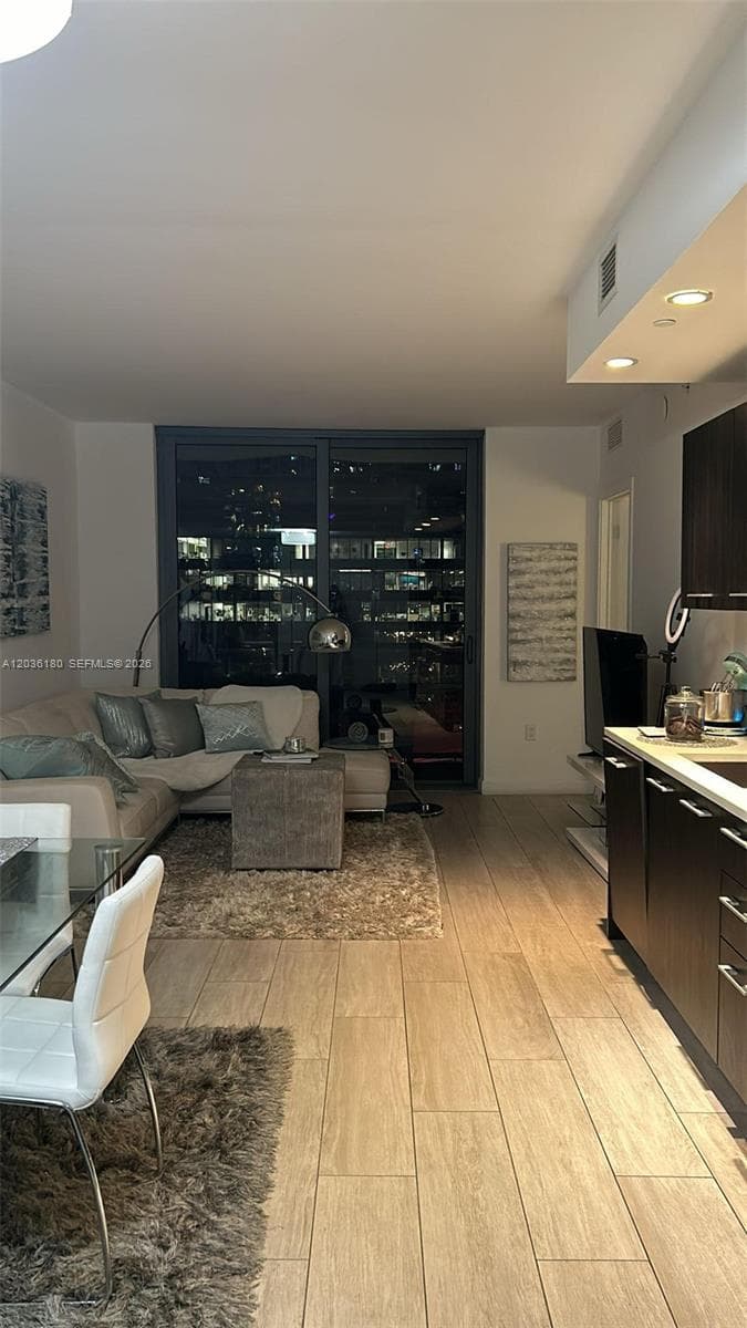 45 SW 9th St # 1409, Miami FL 33130 photo 2