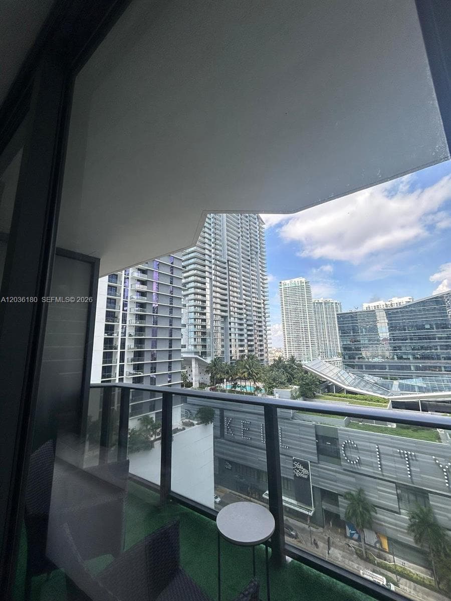 45 SW 9th St # 1409, Miami FL 33130 photo 5