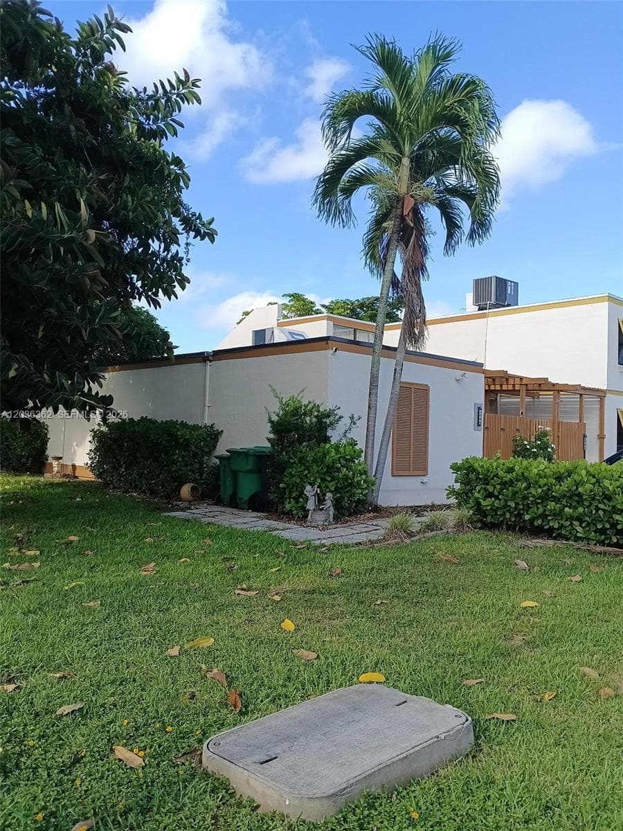 1700 SW 131st Place Cir S, Miami FL 33175 photo 2