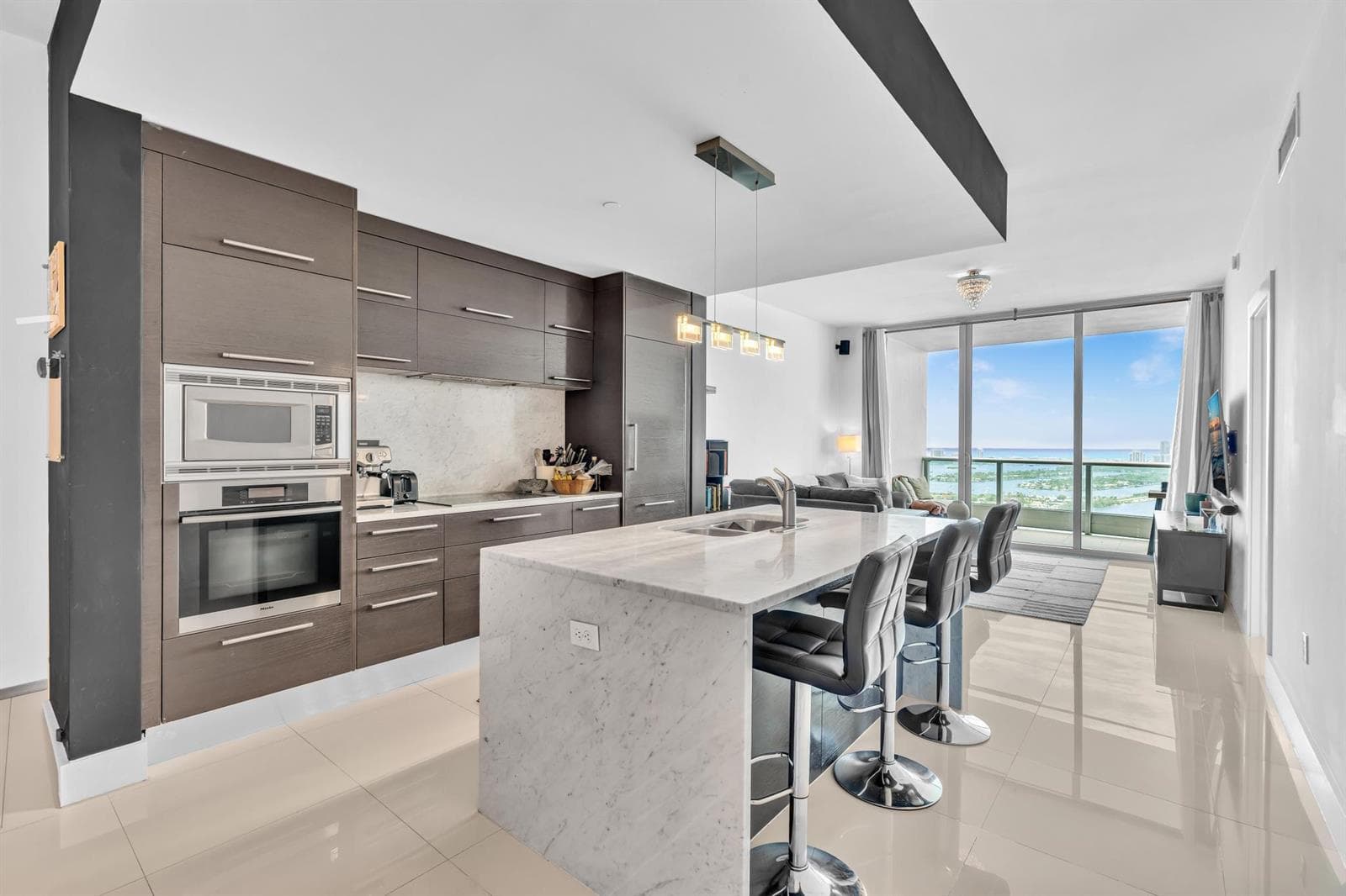 900 Biscayne Boulevard # 4703, Miami FL 33132 photo 2