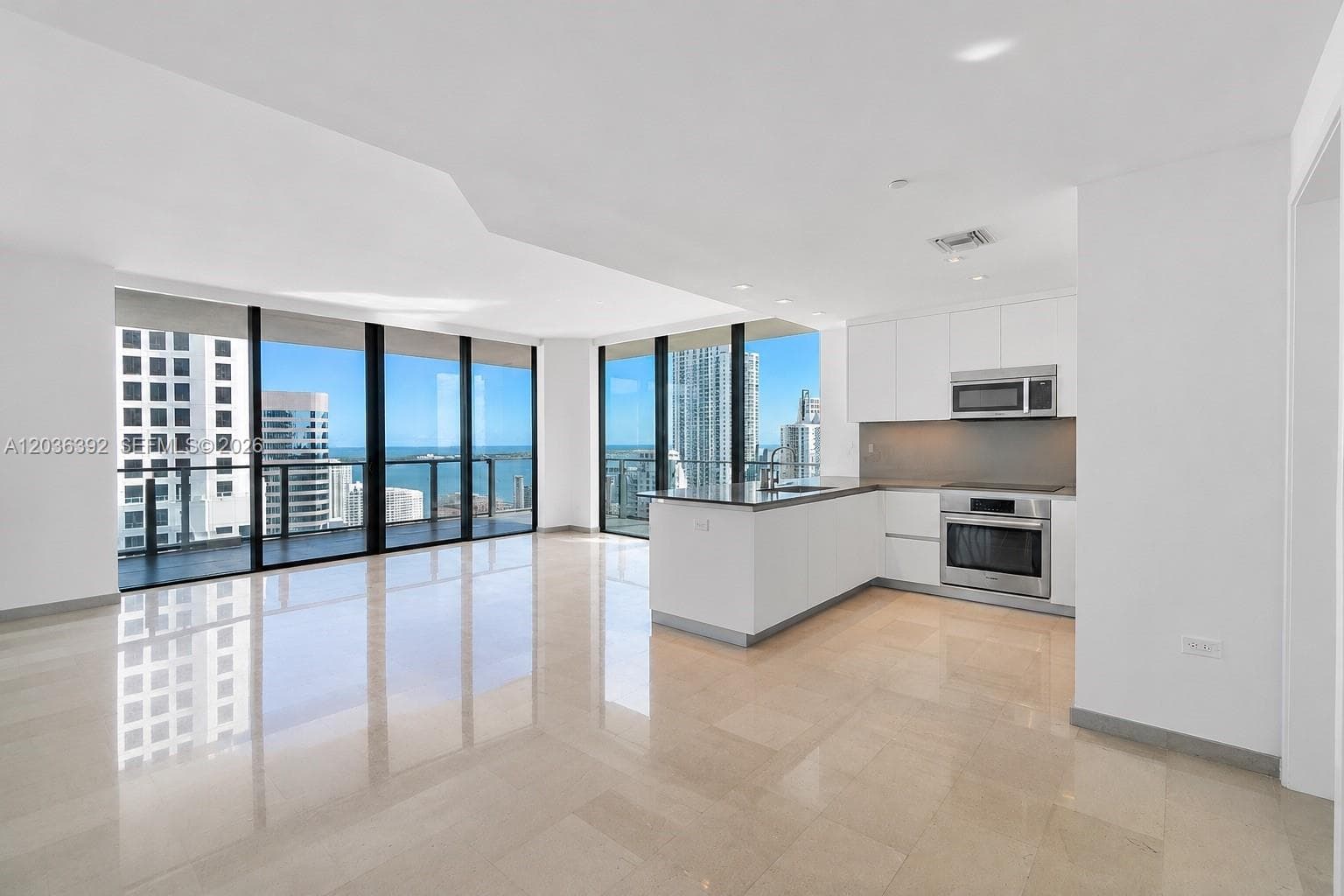 68 SE 6th St # 3301, Miami FL 33131 photo 4